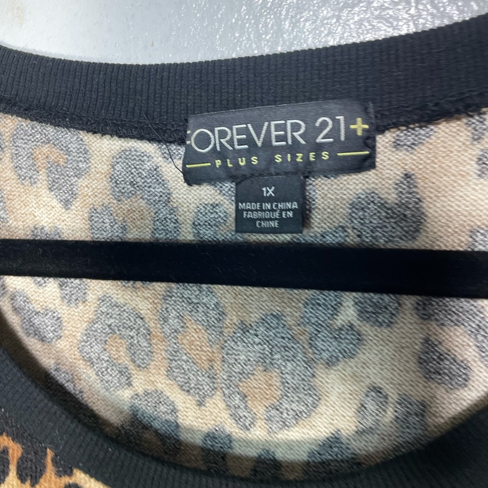 Forever 21 leopard print studded sweater size 1X - Picture 4 of 6